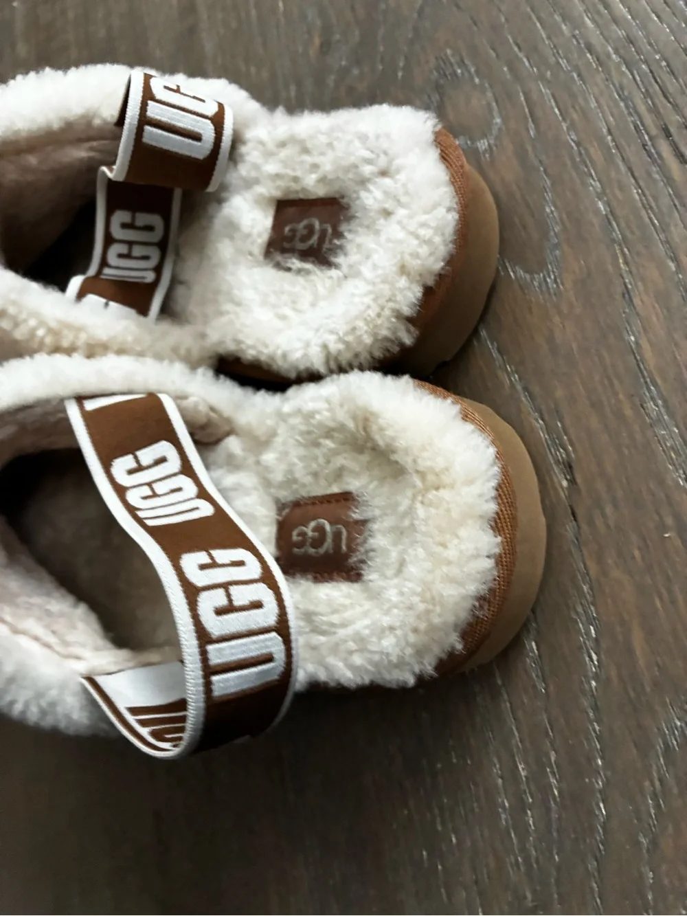 UGG Fluff Yeah Clog Color Natural Size 2